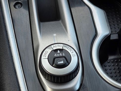 Used 2018 Nissan Pathfinder SV image 18