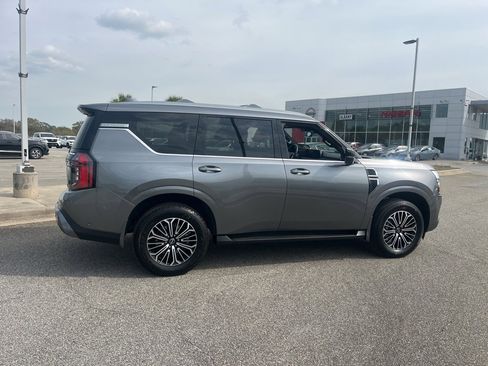 Used 2025 Nissan Armada SL image 5