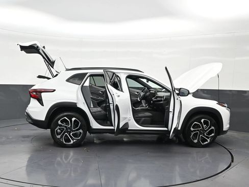 Used 2025 Chevrolet Trax RS w/ Sunroof Package FWD image 35