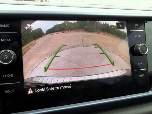 Used 2022 Volkswagen Taos SE FWD image 19