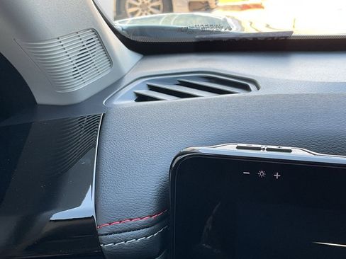 New 2025 Nissan Kicks SR image 25