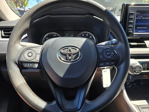 Used 2021 Toyota RAV4 LE AWD/4WD image 15