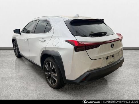 Used 2019 Lexus UX 200 w/ Premium Package FWD image 4