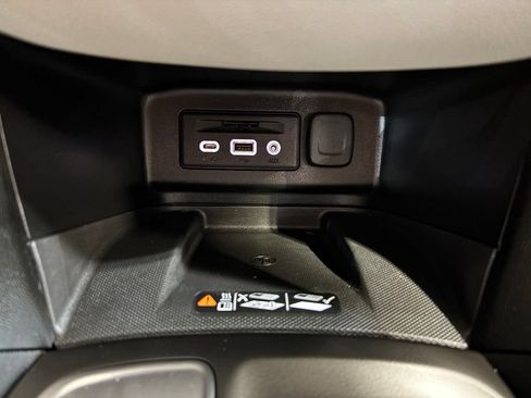 Used 2019 Chevrolet Equinox Premier FWD image 19