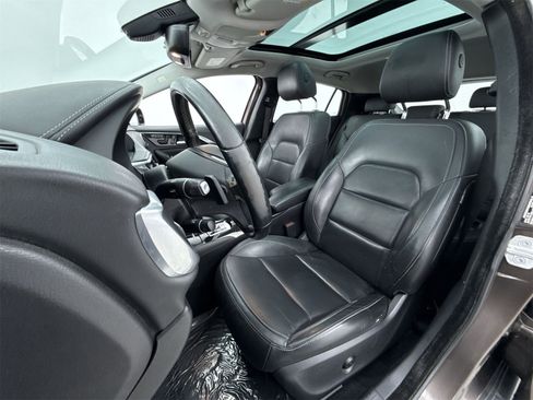 Used 2017 INFINITI QX30 Premium w/ Navigation Package image 10