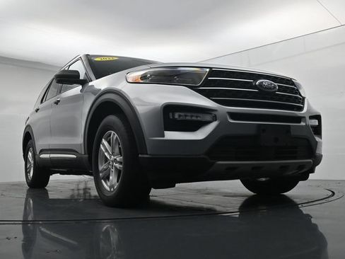 Certified 2022 Ford Explorer XLT w/ Equipment Group 202A AWD/4WD image 37