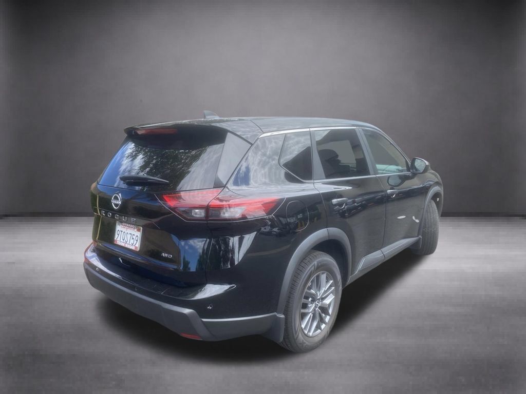 Used 2025 Nissan Rogue S AWD/4WD image 9