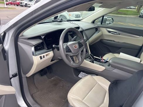 Used 2018 Cadillac XT5 Luxury w/ Driver Awareness Package AWD/4WD image 3