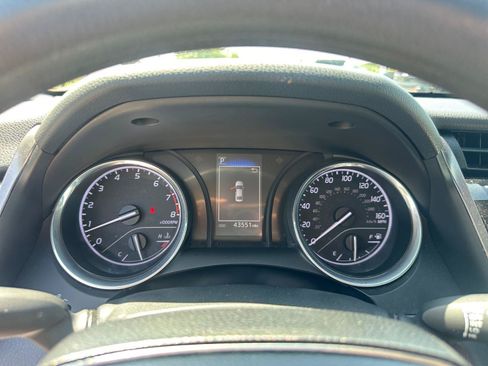 Used 2020 Toyota Camry LE FWD image 15