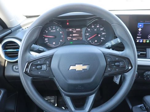 Used 2024 Chevrolet Trax LS w/ LS Convenience Package image 17