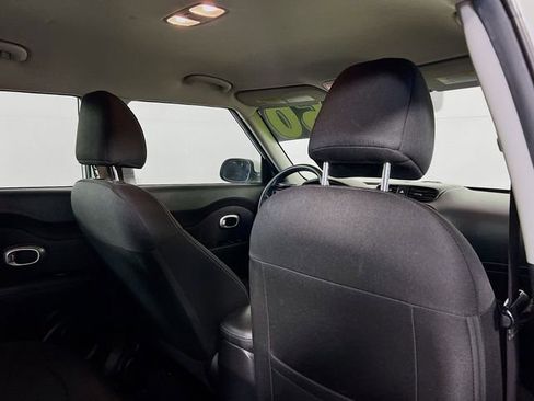 Used 2018 Kia Soul + image 9
