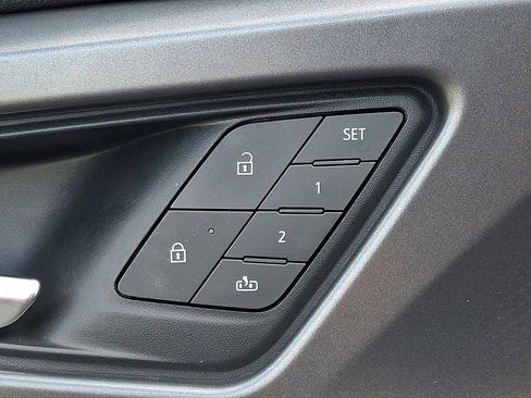 Used 2025 Chevrolet Equinox EV RS image 26