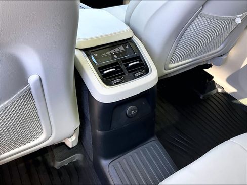 Used 2023 Volvo XC90 T8 Ultimate w/ Protection Package Premier AWD/4WD image 39