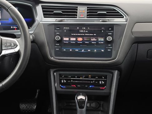 Used 2023 Volkswagen Tiguan SE AWD/4WD image 24