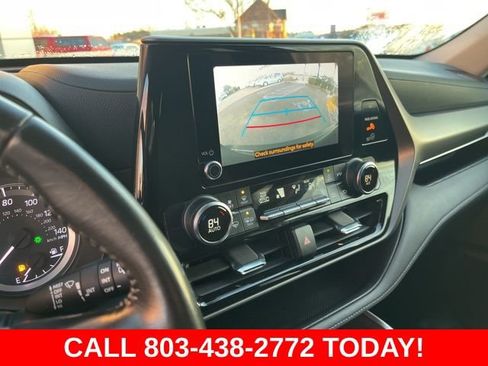 Used 2024 Toyota Highlander LE FWD image 25