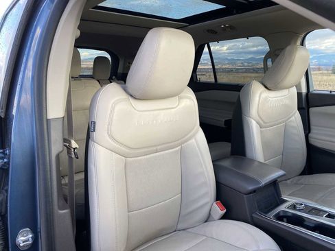 Used 2020 Ford Explorer Platinum w/ Premium Technology Package image 18