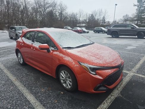 Used 2025 Toyota Corolla SE image 2