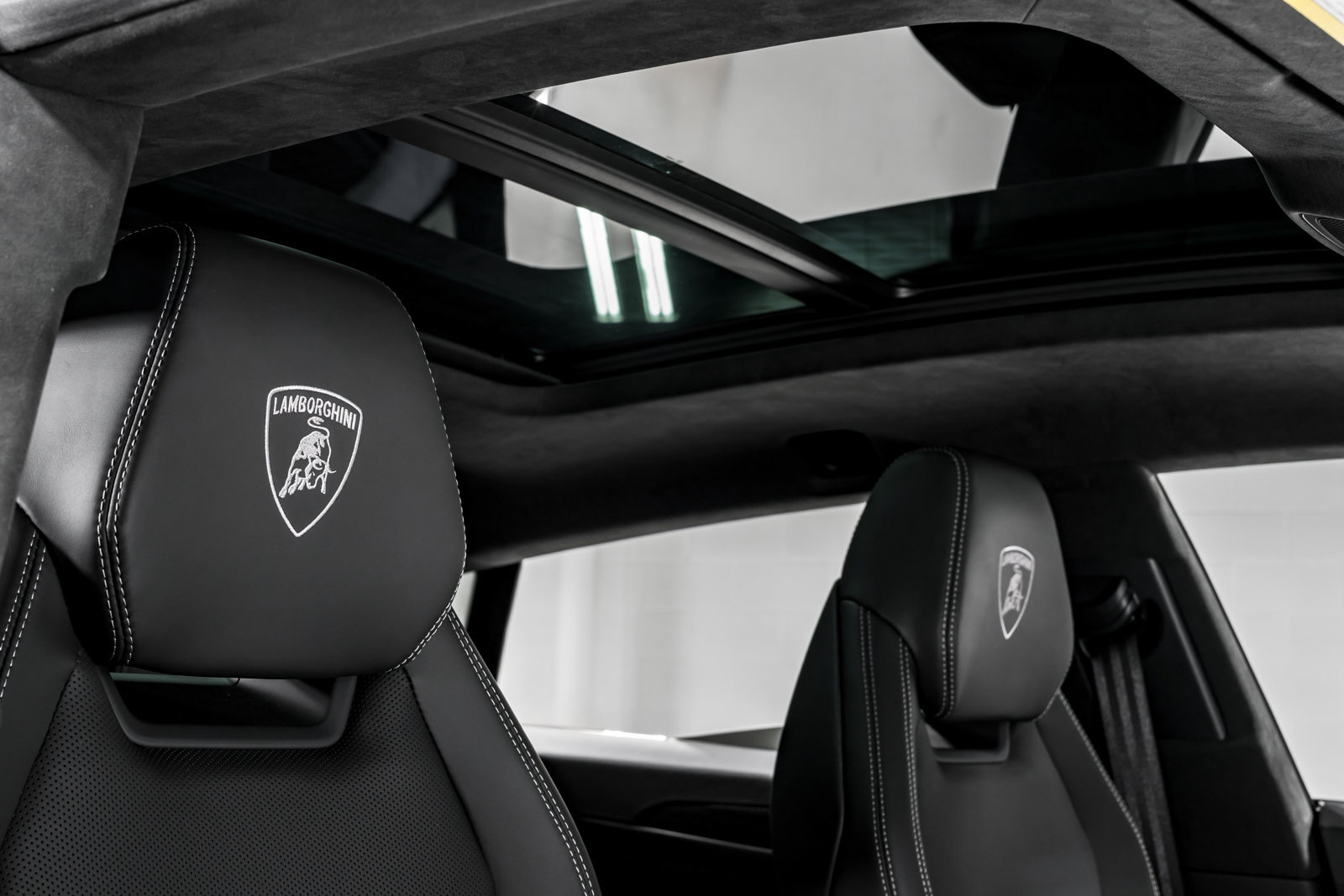 Used 2026 Lamborghini Urus SE AWD/4WD image 43
