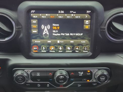 Used 2018 Jeep Wrangler Unlimited Sahara image 18