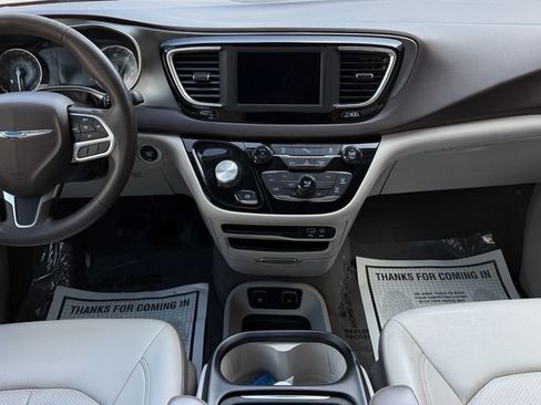 Used 2020 Chrysler Voyager Lxi image 16