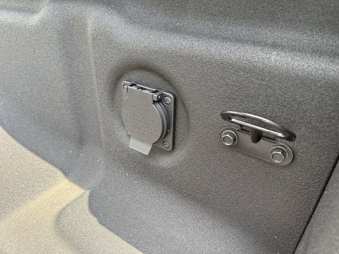 New 2025 Nissan Frontier SV w/ SV Convenience Package RWD image 32