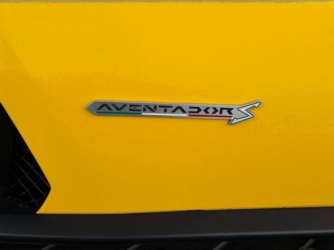 Used 2018 Lamborghini Aventador S image 13