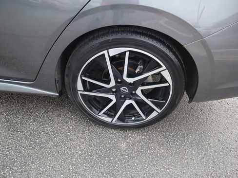 Used 2025 Nissan Sentra SR w/ SR Premium Package image 9