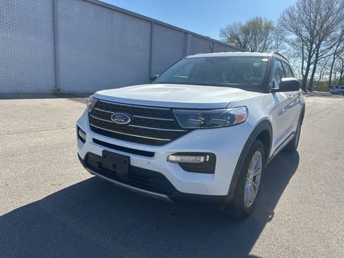 Used 2021 Ford Explorer XLT w/ Equipment Group 202A image 2