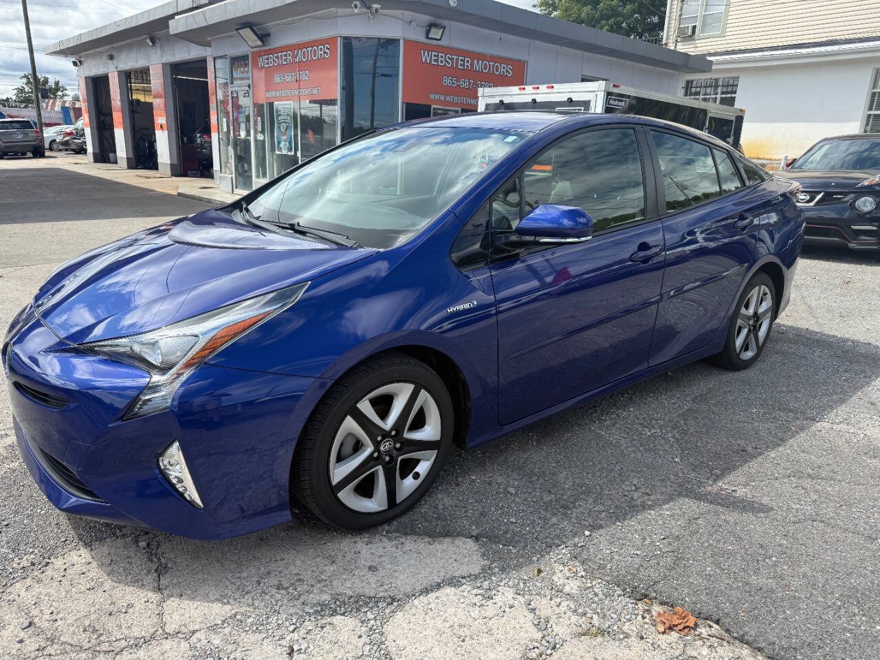 Used 2017 Toyota Prius Three Touring w/ Protection Package FWD image 2
