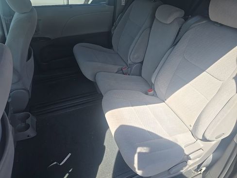 Used 2016 Toyota Sienna LE image 10