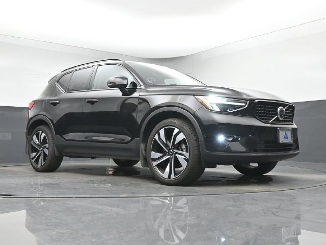 Used 2023 Volvo XC40 B5 Plus w/ Driver Assist Package AWD/4WD image 10