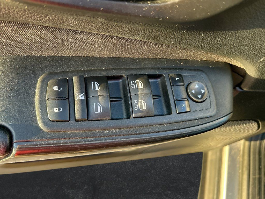 Used 2017 Jeep Cherokee Latitude FWD image 12