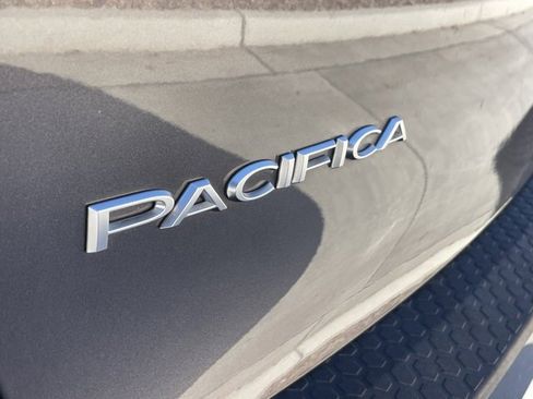 Certified 2021 Chrysler Pacifica Pinnacle image 10