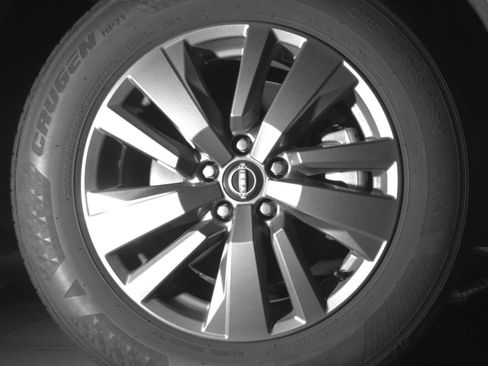 Used 2025 Nissan Pathfinder SV AWD/4WD image 16