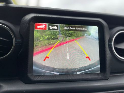 Used 2022 Jeep Wrangler Unlimited Rubicon 4xe w/ Cold Weather Group image 17