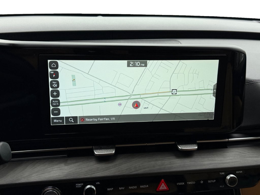 Used 2024 Kia Carnival EX FWD image 21