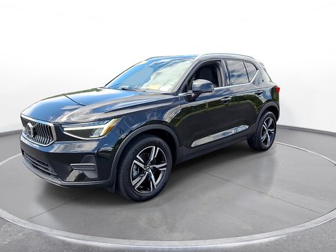 Used 2024 Volvo XC40 B5 Core AWD/4WD image 4