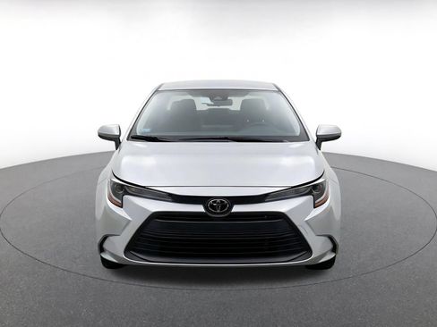 Used 2025 Toyota Corolla LE FWD image 2