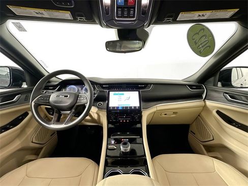 Used 2023 Jeep Grand Cherokee L Limited w/ Black Appearance Package image 3