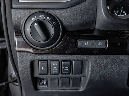 Used 2018 Nissan Titan SL w/ Midnight Edition AWD/4WD image 26