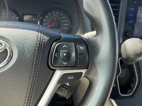Used 2017 Toyota Sienna LE AWD/4WD image 18