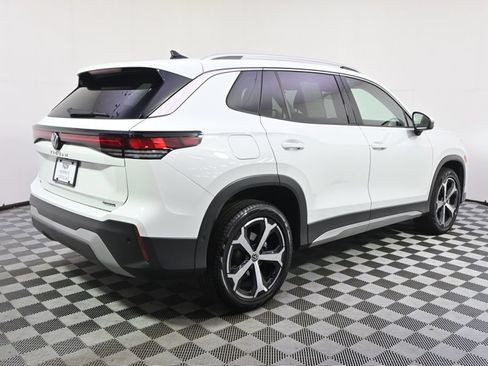 Used 2026 Volkswagen Tiguan SE AWD/4WD image 7