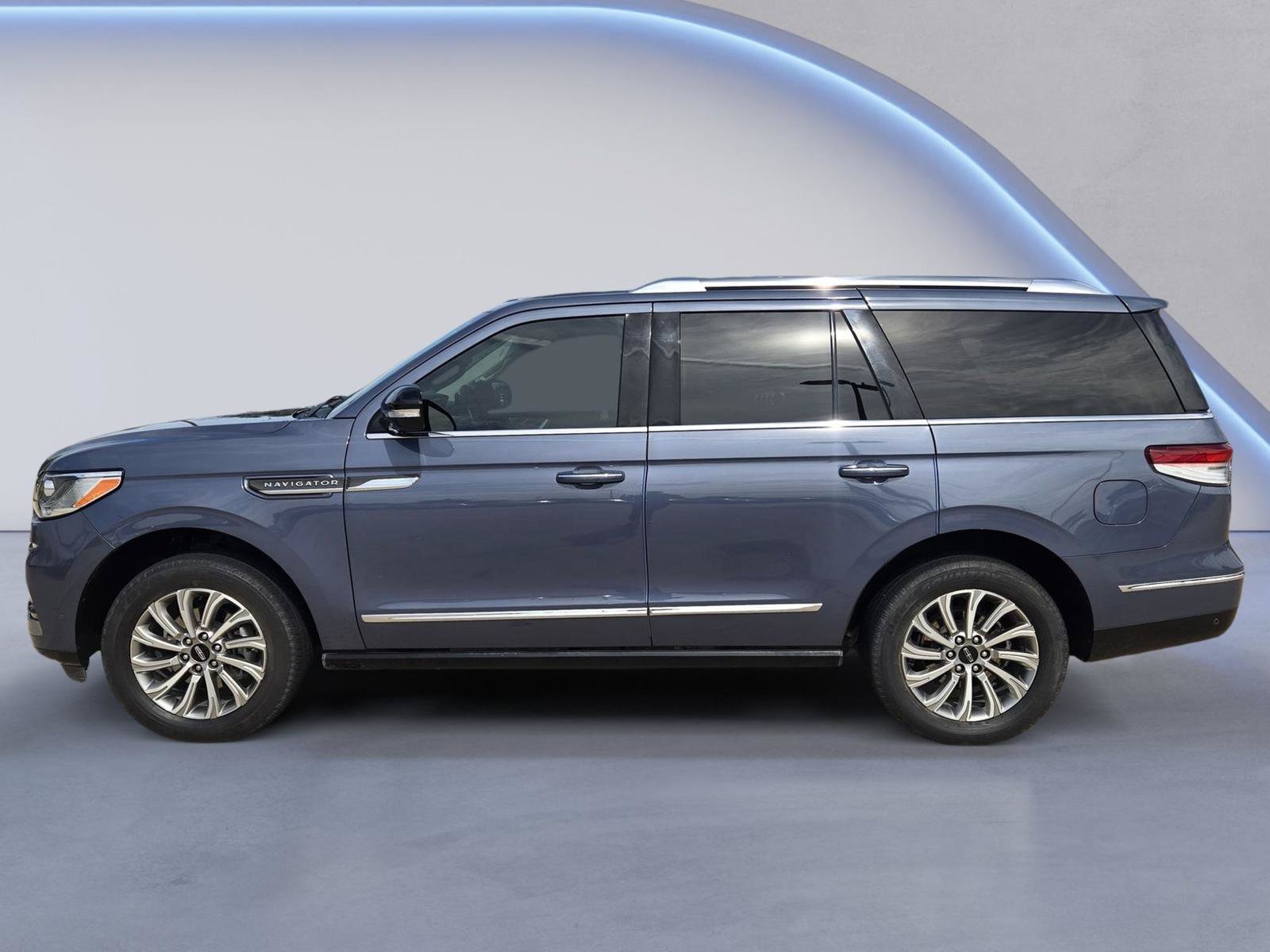 Used 2023 Lincoln Navigator 2WD image 5