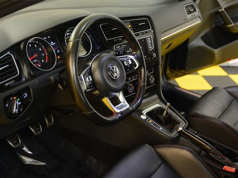 Used 2017 Volkswagen GTI SE image 26