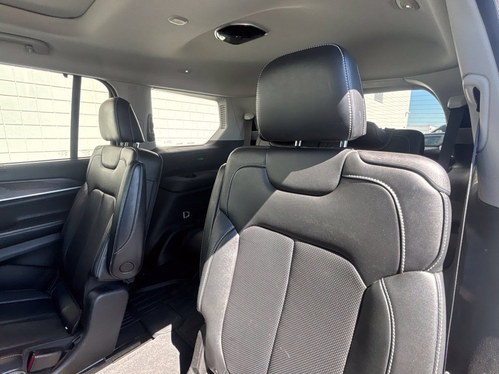 Used 2023 Jeep Grand Cherokee L Limited w/ Luxury Tech Group II AWD/4WD image 5