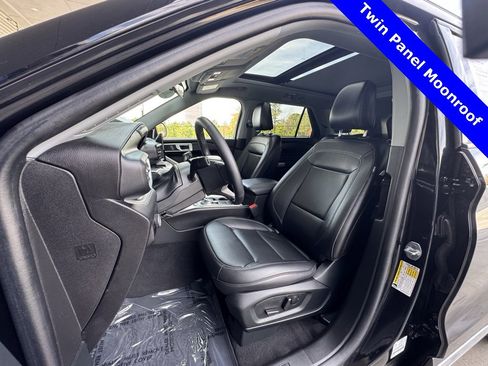 Used 2023 Ford Explorer XLT w/ Equipment Group 202A image 5