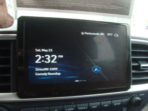 Used 2023 Hyundai Venue Limited w/ Cargo Package FWD image 15