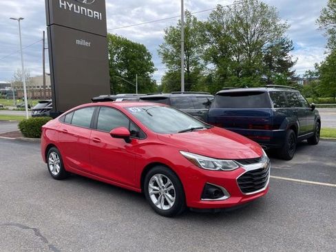 Used 2019 Chevrolet Cruze LS w/ LS Convenience Package FWD image 2