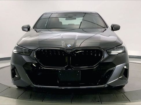 Used 2025 BMW 540i xDrive 540i xDrive w/ M Sport Package image 2