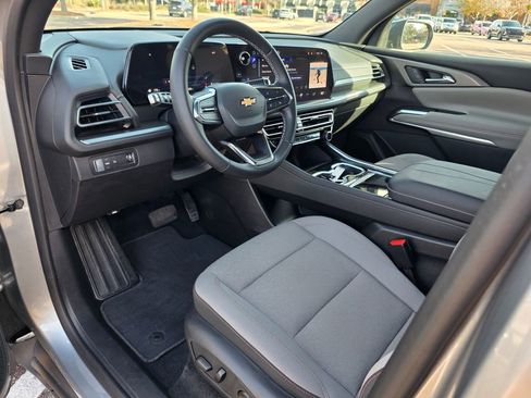 Certified 2024 Chevrolet Traverse LT image 11